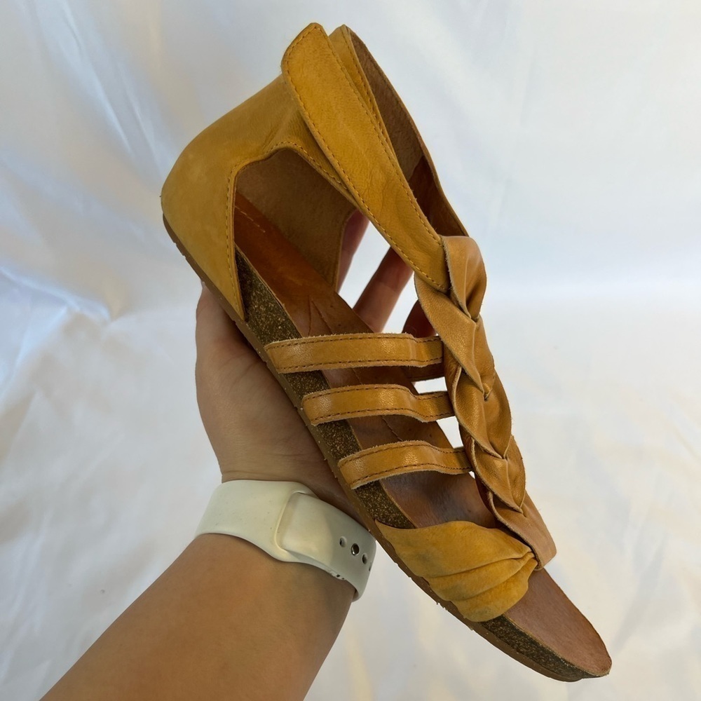 Naya Women's Palomi Leather Sandals size 8